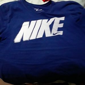 NIKE tee